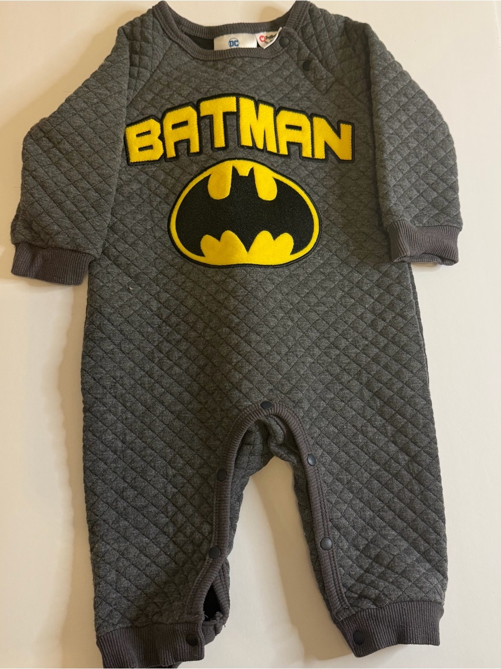 DC Batman Baby Quilted Cozy Romper 3–6M Gray Yellow Logo One Piece Snaps